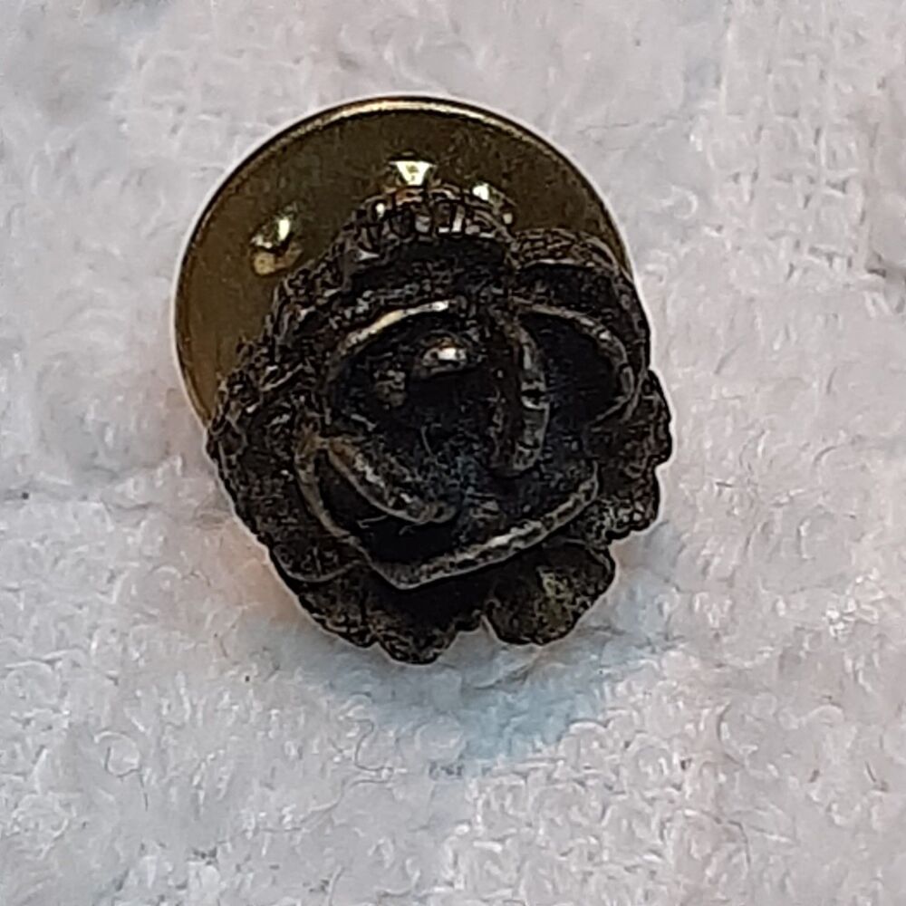 Vintage Small Rose Flower metal lapel tac pin Gold/Brass-Tone